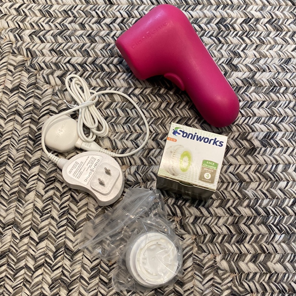 Clarisonic device plus accessories